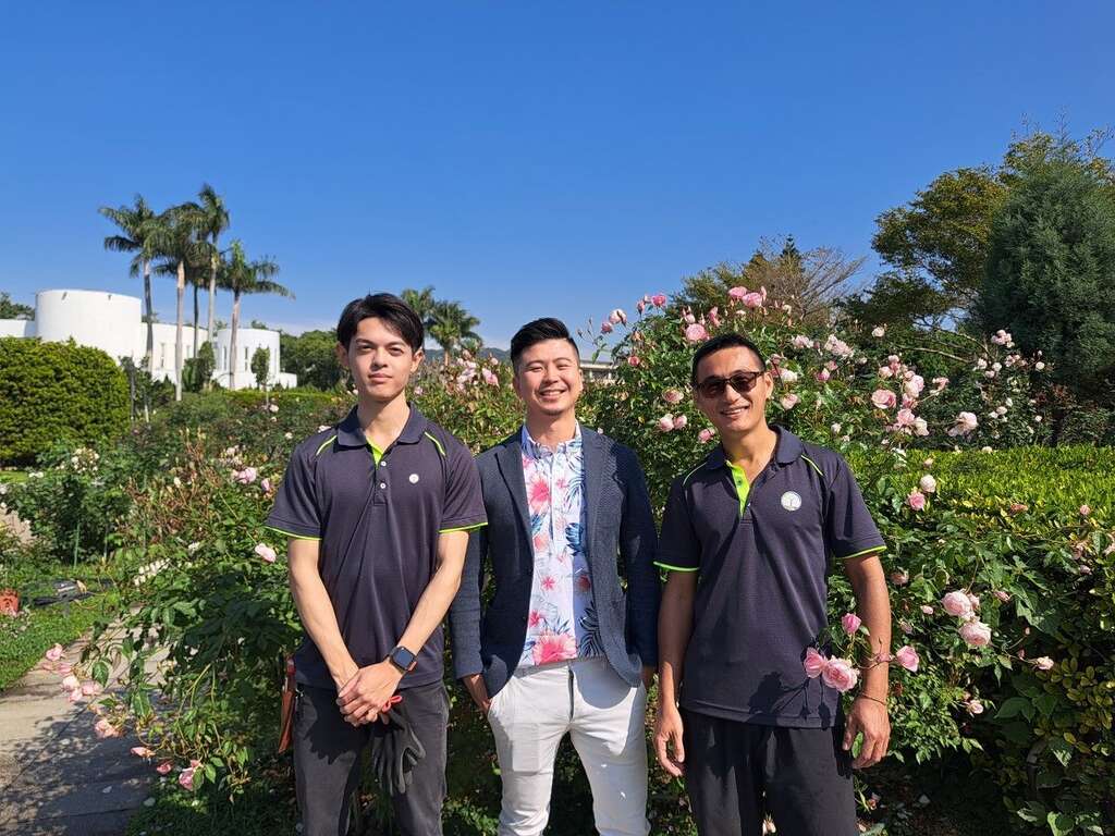 今年度邀请园艺Youtuber伊恩爱种花带民众认识台北玫瑰园(图片来源：台北市政府工务局公园路灯工程管理处)