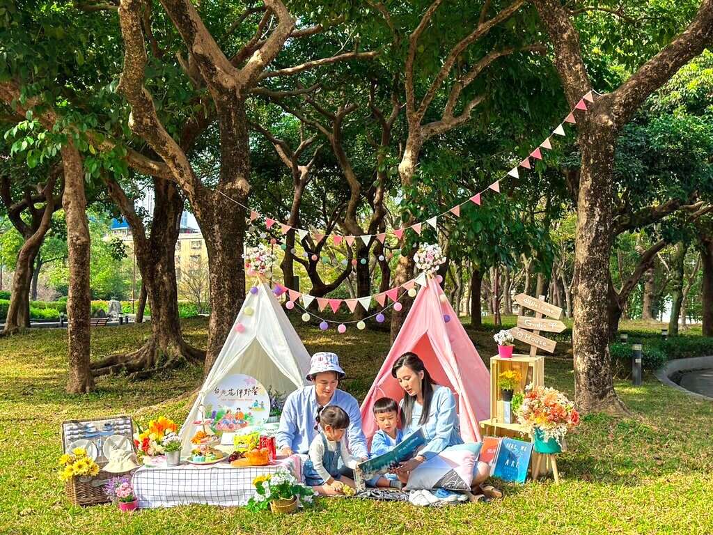 3月16日大安森林公園舉辦「花伴野餐」活動，實踐與延續台北花園城市的藍圖願景(圖片來源：臺北市政府工務局公園路燈工程管理處)