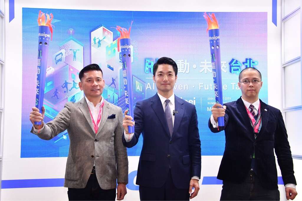 蒋万安强调，科技的运用来自於人性，台北市政府用心打造「以人为本」的智慧服务，秉持「服务型政府」的精神，运用科技推动市政，为市民提供最好的服务(图片来源：台北市政府秘书处媒体事务组)