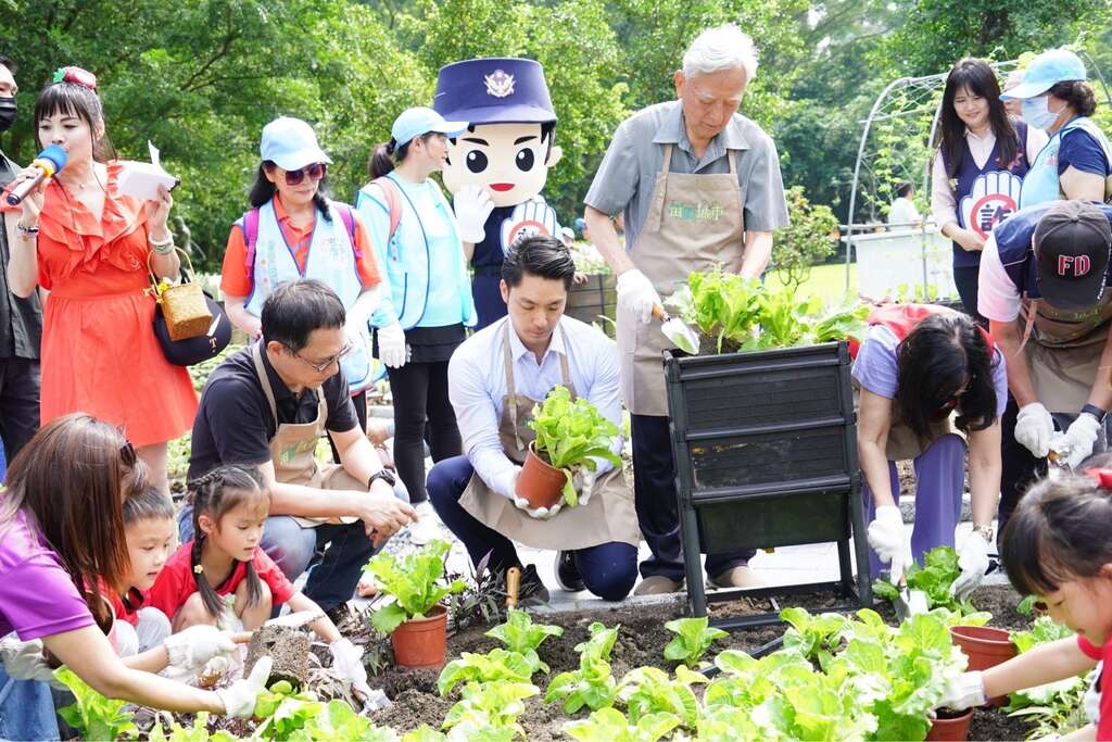 蔣萬安與黃大洲前市長一同參與活動(圖片來源：臺北市政府秘書處媒體事務組)