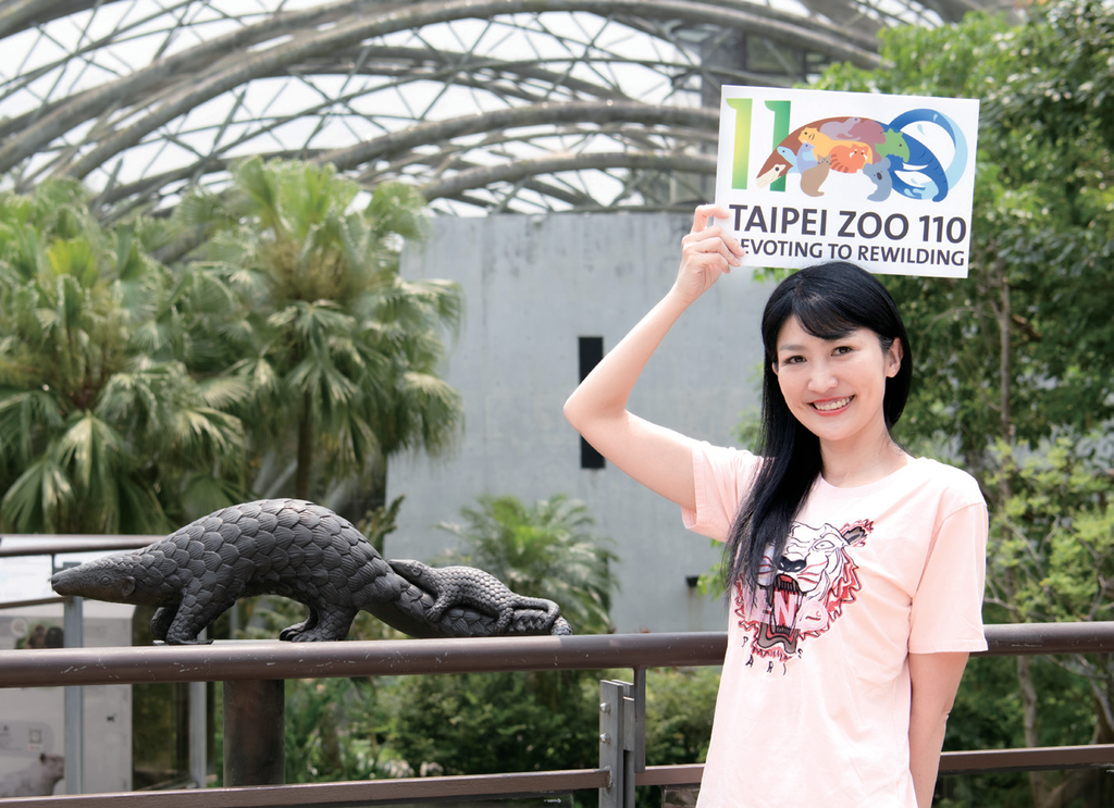 臺北市立動物園園長諶亦聰分享，110週年園慶以最能代表動物園保育成果的穿山甲作為主視覺標誌。（攝影／李智為）