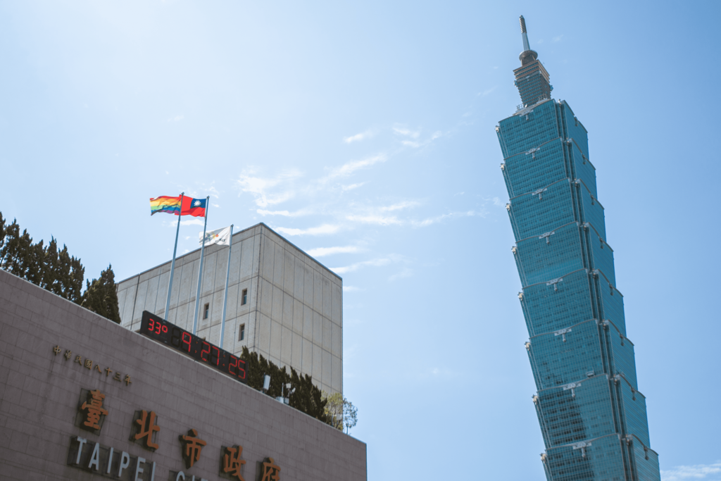 今年市府除了再次升起彩虹旗，也将於5月17日前後在市府内设置「快闪彩虹角落」，活动限定7日(图片来源：台北市性别平等办公室)