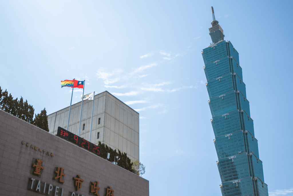 今年市府除了再次升起彩虹旗，也將於5月17日前後在市府內設置「快閃彩虹角落」，活動限定7日(圖片來源：臺北市性別平等辦公室)
