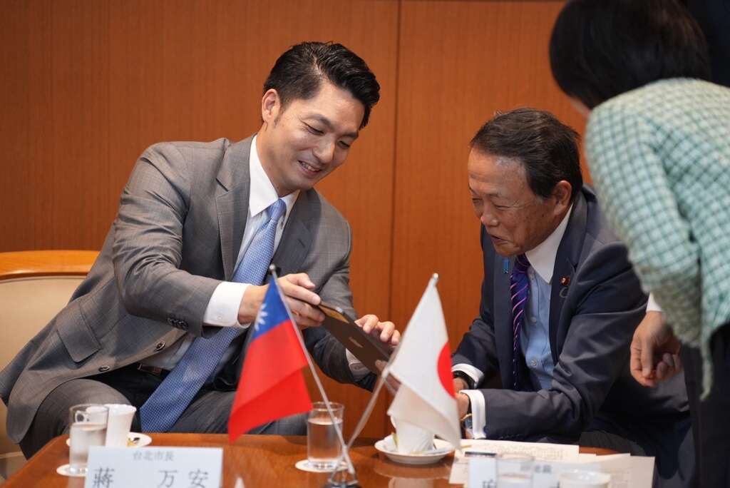 蒋万安市长分享自己cosplay索隆的照片，表示索隆是鲁夫最可靠的夥伴，希望与大家的缘分与友谊长存(图片来源：台北市政府秘书处媒体事务组)