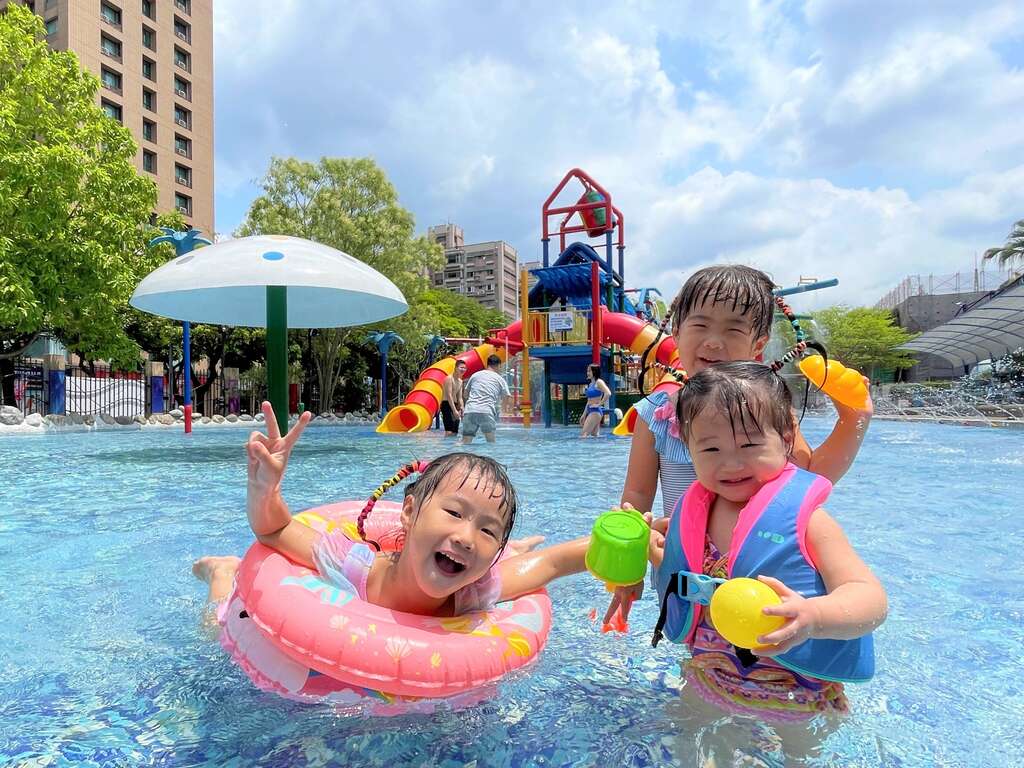 水鄉庭園水深40-60公分，適合3-12歲小孩玩水(圖片來源：臺北自來水事業處)
