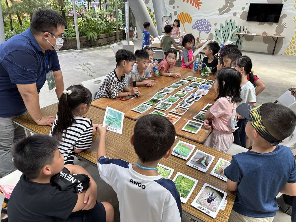 「绿点防御术」可以认识动植物之间吃与被吃的关联(图片来源：台北市政府工务局公园路灯工程管理处)