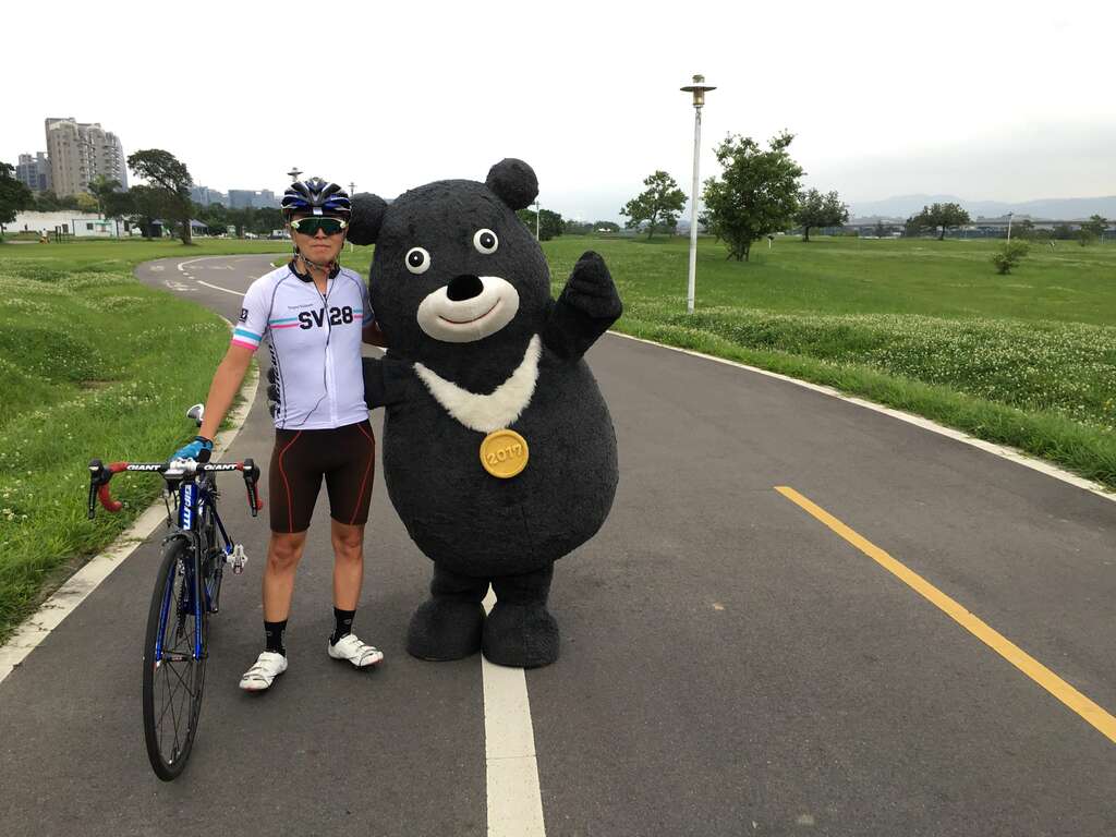 熊赞邀您一起来趟台北河滨单车之旅(林晏慈提供)