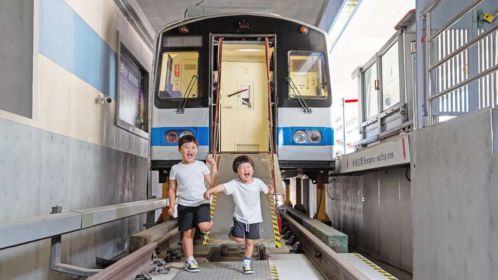 捷运逃生体验营-隧道逃生区(图片来源：台北大众捷运股份有限公司)