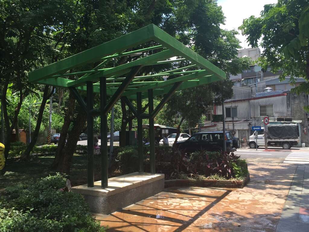 为让居民休闲而新设的花架2