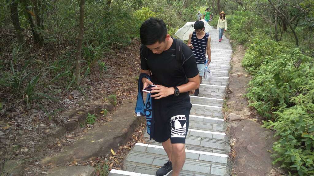 边走步道边玩游戏