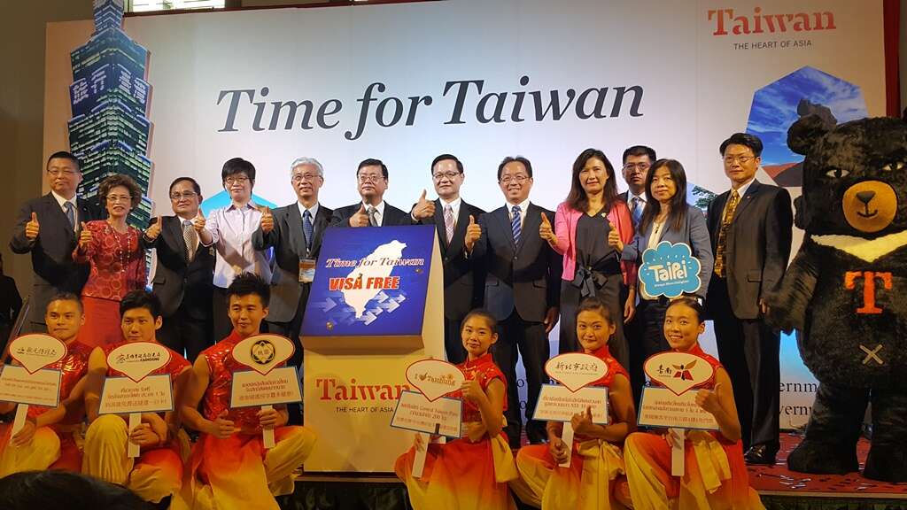 為積極宣傳泰國免簽新措施，台北市赴泰國參加觀光推廣記者會