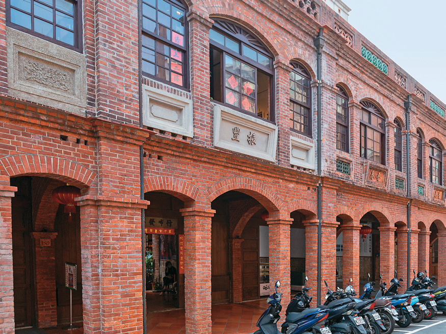 迪化街老建筑有如时光胶囊，封存台北的历史记忆。（摄影／翁睿坤）
