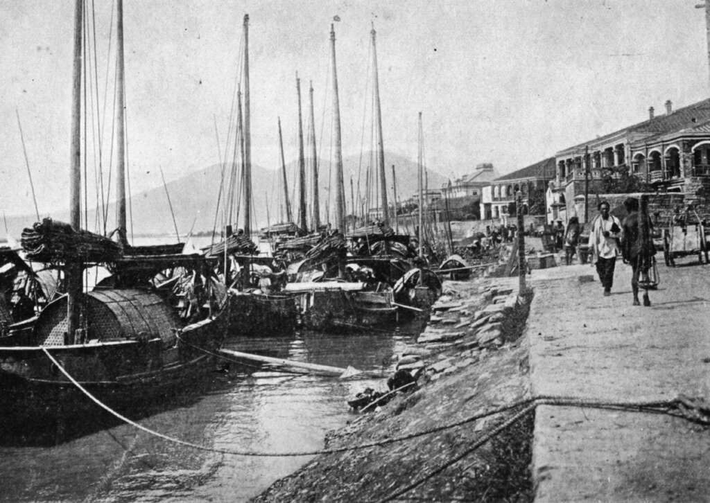 日本时代大稻埕淡水河河岸。（典藏者：国立中央图书馆台湾分馆、数位物件典藏者：中央研究院台湾史研究所档案馆）