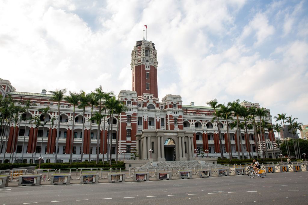 7月号《台北画刊》介绍开启时代的建筑地标，建於1919年的总统府是代表性建筑之一。（摄影／翁睿坤）