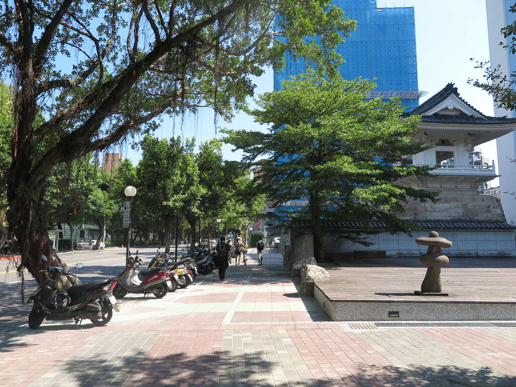 青发处的钟楼广场