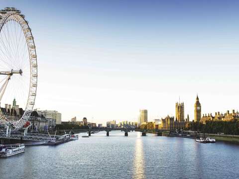 游览伦敦泰晤士河可赏遍伦敦的经典地标。（图／Shutterstock提供）
