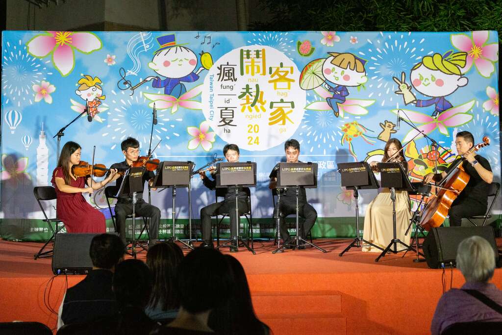 以主題「客家鬧熱瘋一夏」於本市12行政區舉辦12場次客家藝文活動社區巡迴展演(圖片來源：臺北市政府客家事務委員會)