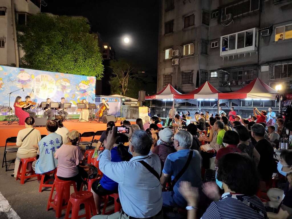 現場參與的民眾表示，伴隨著弦樂渡過了美好的夜晚(圖片來源：臺北市政府客家事務委員會)