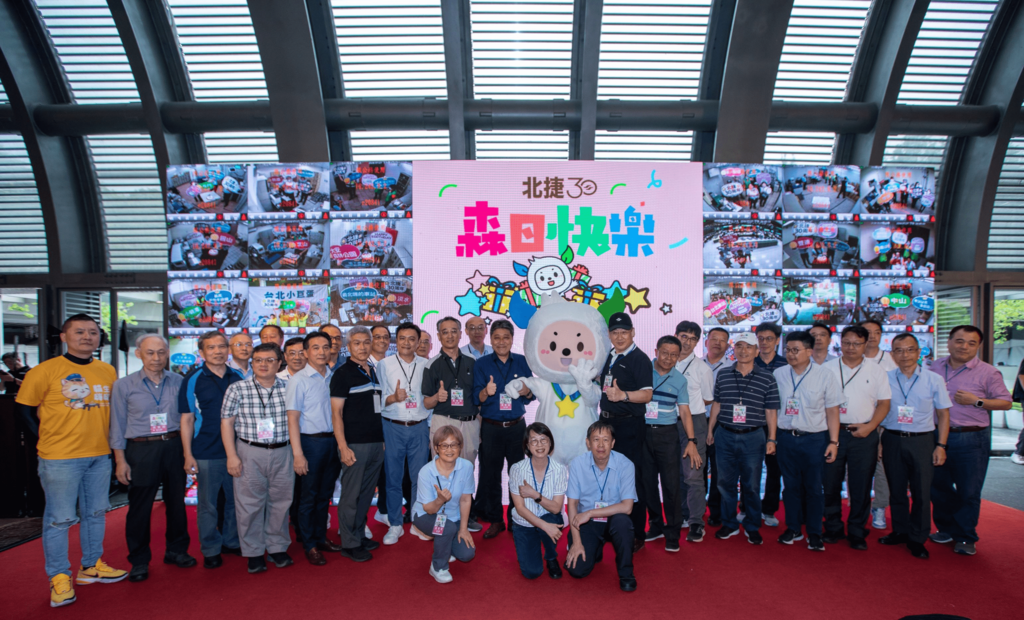 台北捷运从1996年开通第一条捷运，到平均日运量超过200万人次，随着路网的蓬勃发展持续追求卓越，不论是捷运各项贴心措施或增加日韩语广播指标等，在国际上持续发光发热，成