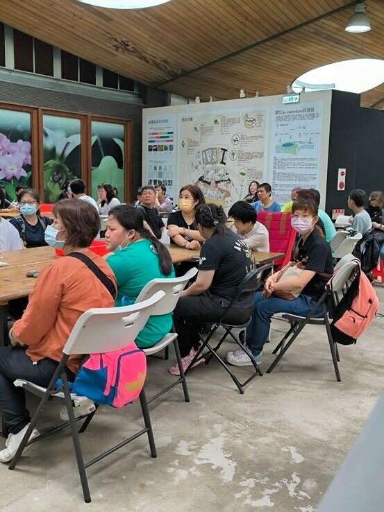 植物療育課程相當受歡迎，坐好坐滿！(圖片來源：臺北市政府工務局公園路燈工程管理處)
