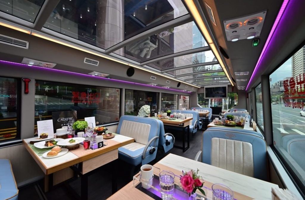 「臺北市雙層餐車」提供17時及19時30分兩個時段之經典晚宴。(圖片來源：臺北市政府觀光傳播局)