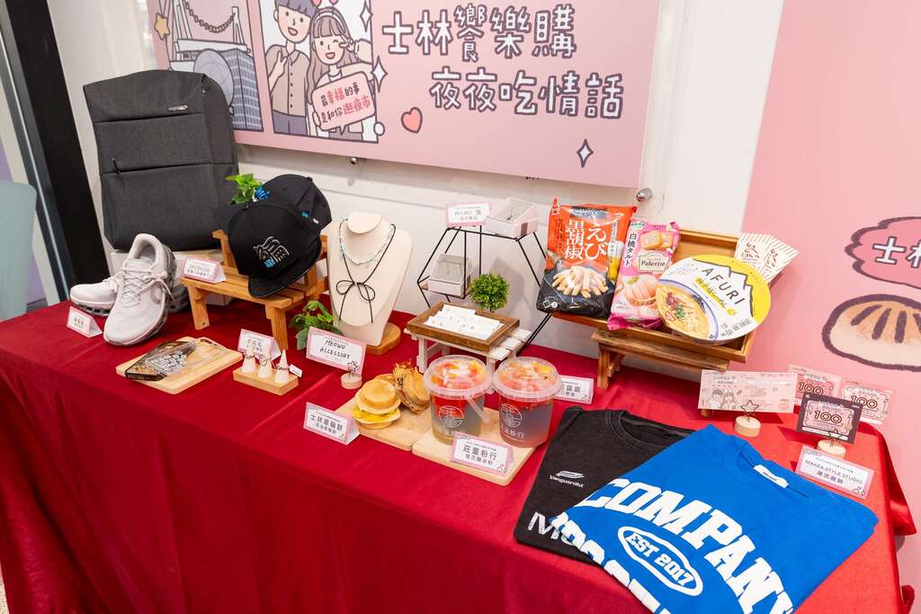 士林夜市商圈超過150間特色店家，美食與服飾配件等非常多元(圖片來源：臺北市商業處)