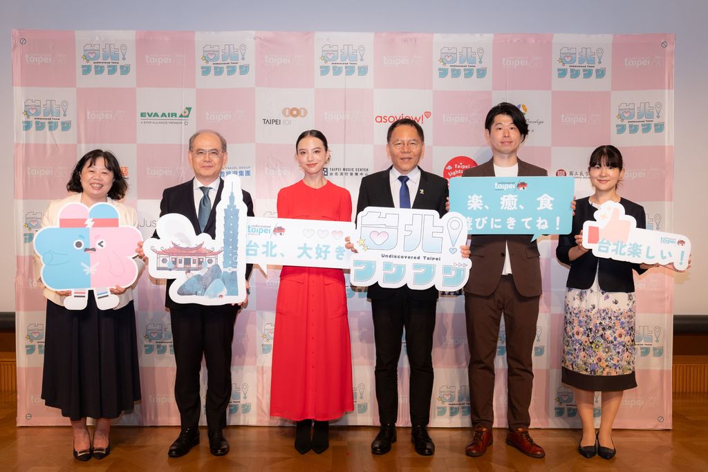 王秋冬局长赴东京召开「台北!心动瞬间」记者会，介绍与asoview!合作的台北优惠方案(左起观光署驻东京办事处所长郑忆萍、长荣航空日本支社社长陈启伟、日本新生代演员清原果耶、观传局长王秋冬、asoview!执行长伊藤优、东京都观光部菅野千荣子)(图片来源：台北市政府观光传播局)