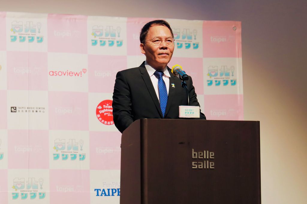 观传局长王秋冬向日本旅客推荐台北的观光魅力(图片来源：台北市政府观光传播局)