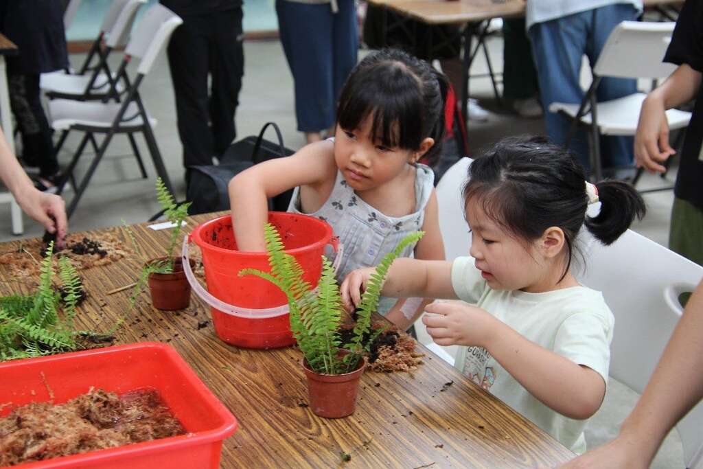 小朋友也可以一起同樂！(圖片來源：臺北市政府工務局公園路燈工程管理處)