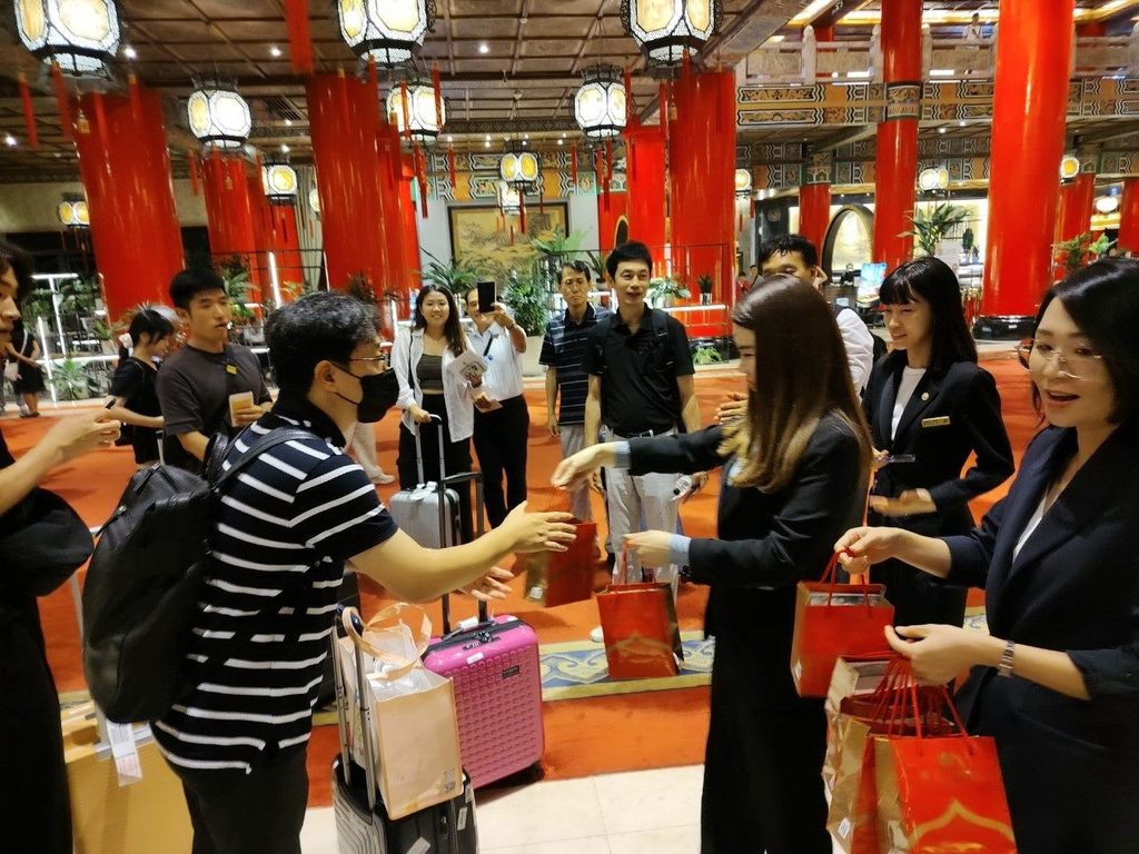 韓國業者與北市旅館業者互動(圖片來源：臺北市政府觀光傳播局)