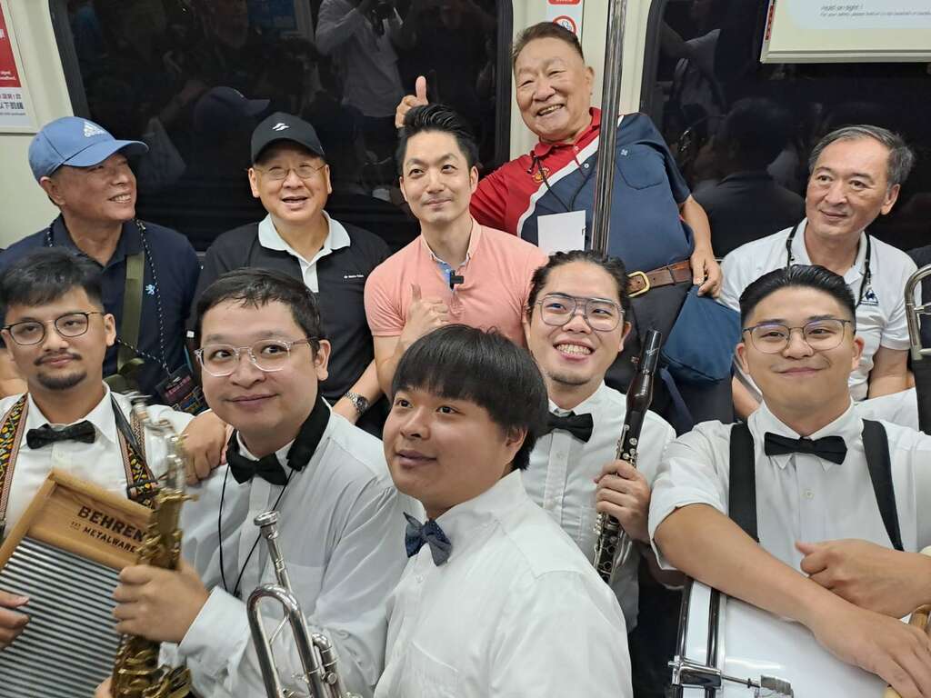 25日午後，從板南線南港展覽館站出發，臺北市長蔣萬安親自體驗，欣賞爵士樂獨奏與即興合奏會(圖片來源：臺北大眾捷運股份有限公司)
