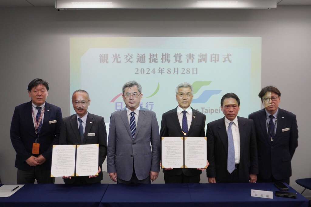 臺北捷運公司副總經理詹文滔及日本旅行株式會社社長小谷野悅光，於日本旅行株式會社（Nippon Travel Agency, NTA）總部，正式簽訂合作備忘錄(圖片來源：臺北大眾捷運股份有限公司)