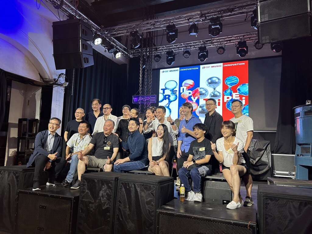 蒋万安市长与Live House业者们拍照留念(图片来源：台北市政府文化局)