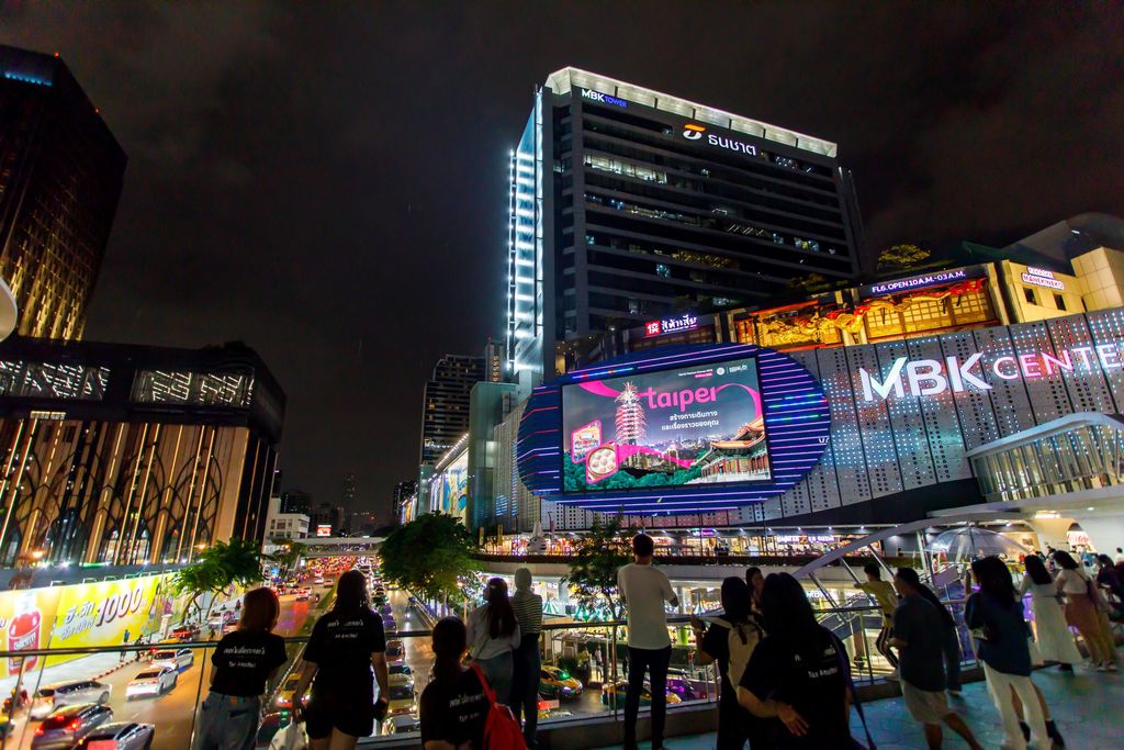 臺北美食美景出現在曼谷市區，吸引泰國民眾目光。(圖片來源：臺北市政府觀光傳播局)