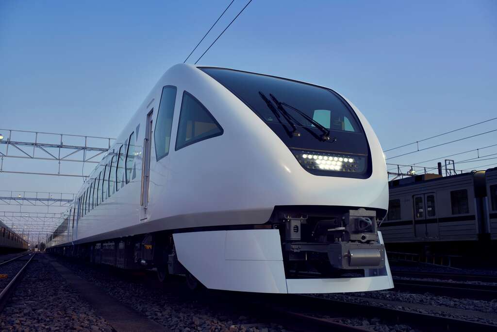 东武铁道新型特急列车「SPACIA X」(图片来源：台北大众捷运股份有限公司)