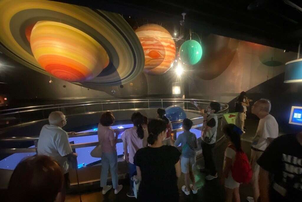 在天文館展示場中認識彗星!(圖片來源：臺北市立天文科學教育館)