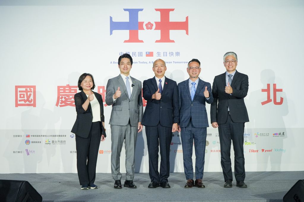 国庆晚会公布精彩卡司、索票办法(左起庆筹会副执行长罗素娟、台北市长蒋万安、庆筹会主任委员暨立法院长韩国瑜、侨委会副委员长阮昭雄、庆筹会秘书长吴堂安)(图片来源：台北市政府观光传播局)