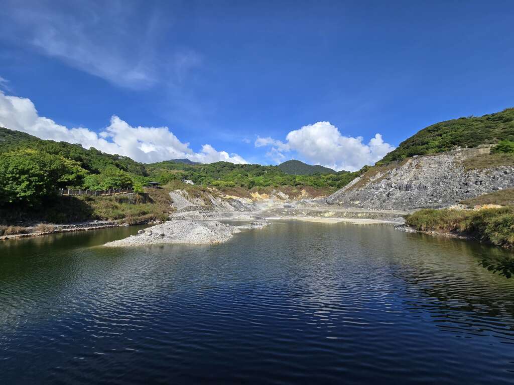观赏硫磺谷地热仙境(图片来源：台北市政府工务局大地工程处)