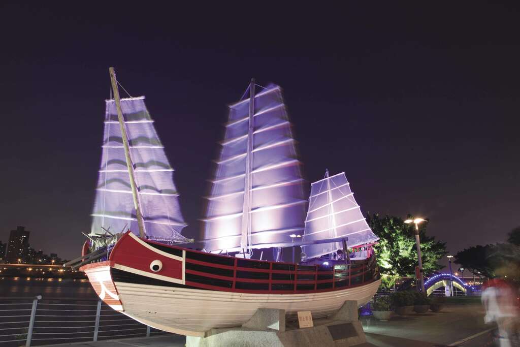 L4-10_大稻埕码头夜景_王能佑摄_民生西_opt.jpg