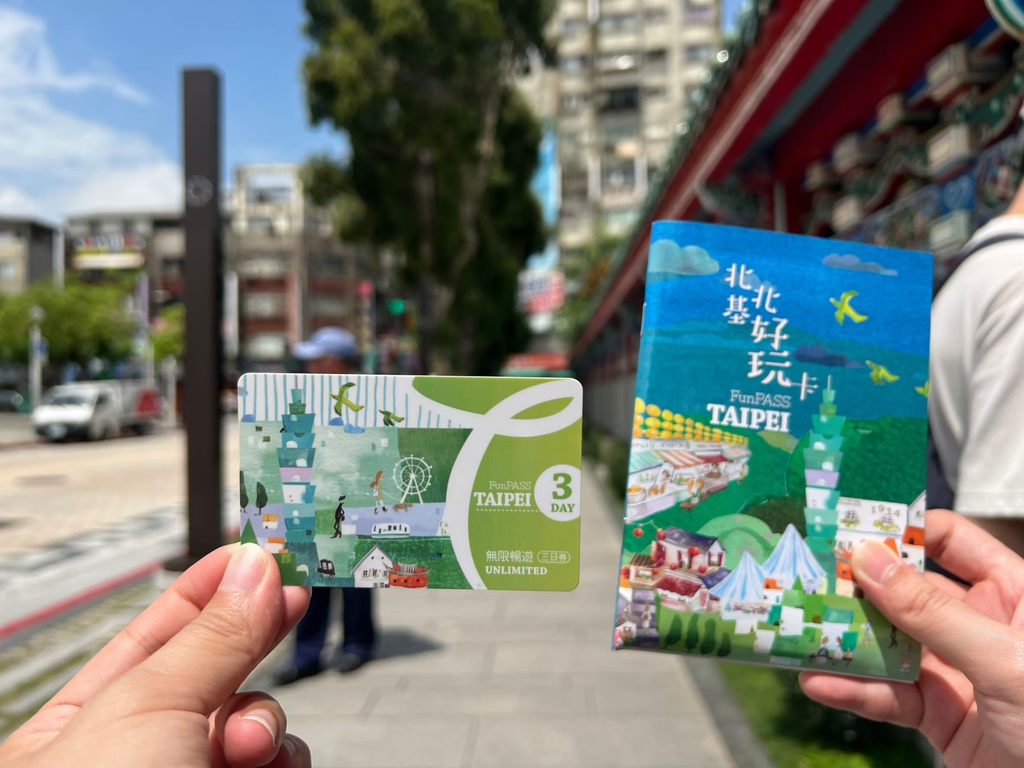 為提升海外旅客旅遊服務體驗，無限暢遊卡皆提供英、日、韓多語網頁、導覽手冊等服務。(圖片來源：臺北市政府觀光傳播局)