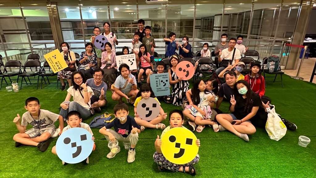 臺北市政府青年局活動大合照(二)(圖片來源：臺北市政府青年局)
