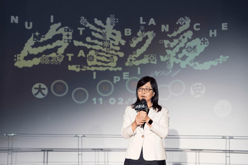 林奕華副市長表示，白晝之夜有高達百場精彩的演出和互動內容，讓民眾能夠沉浸在藝術的氛圍中。策劃團隊還特別設計了一系列的生態走讀、生態講座、萬物議會等活動。(圖片來