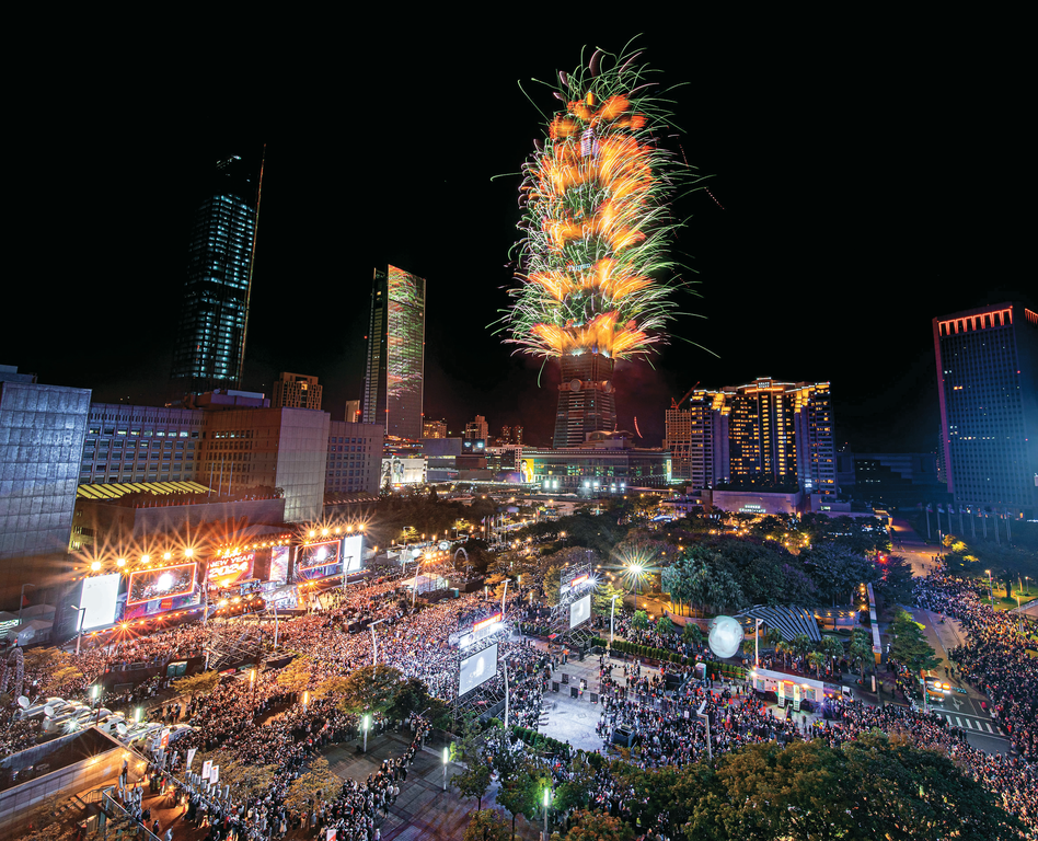 台北101烟火秀为台北的跨年夜增添绚烂夺目的光彩，使整座城市格外热闹璀璨。（图／台北101）