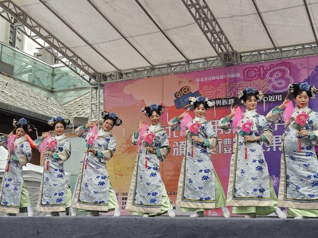 社区大学带来一系列精彩表演，为典礼增添光彩(图片来源：台北市政府观光传播局)