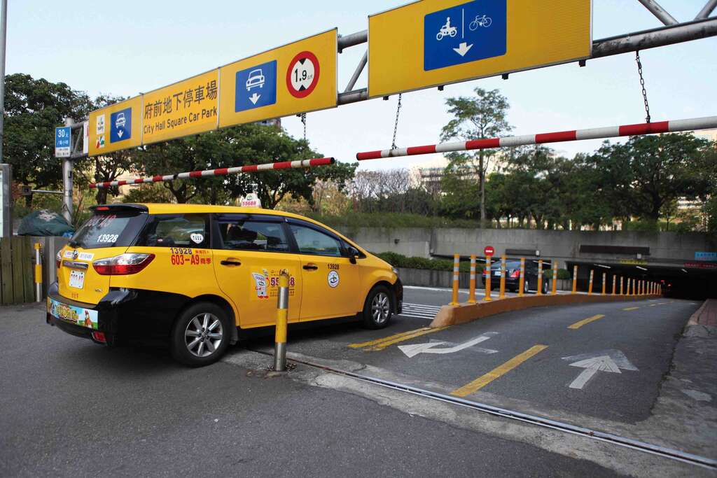 北市开放停车场让计程车司机休息，司机能够「充饱电」再上路载客。（Wallace_Chang摄）.JPG.jpg