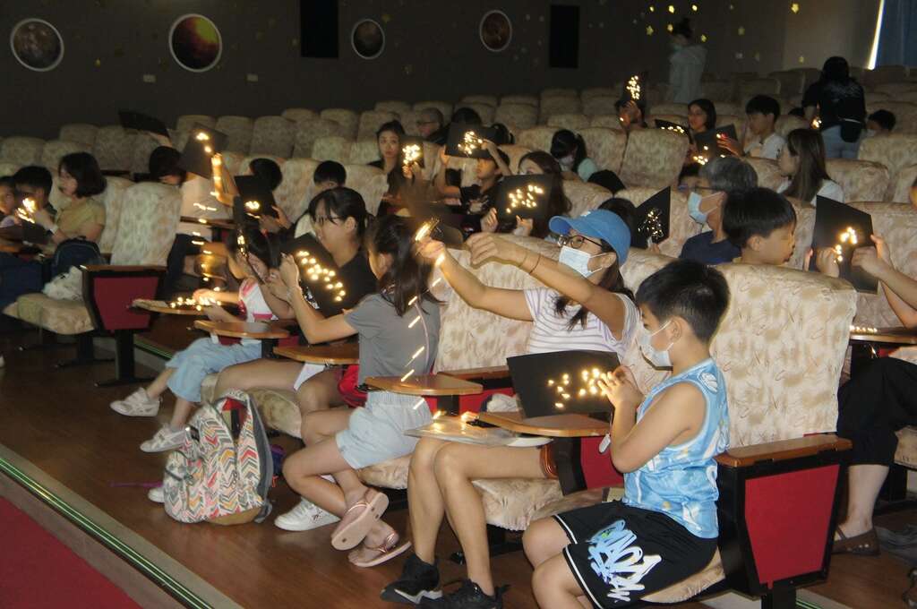 星座DIY(圖片來源：臺北市立天文科學教育館)