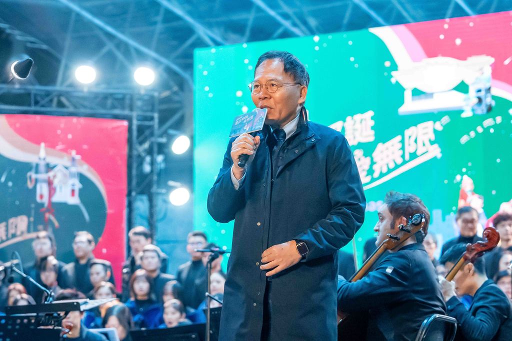 觀傳局長王秋冬致詞表示，今年「臺北耶誕愛無限」首次舉辦「耶誕音樂會」(圖片來源：臺北市政府觀光傳播局)
