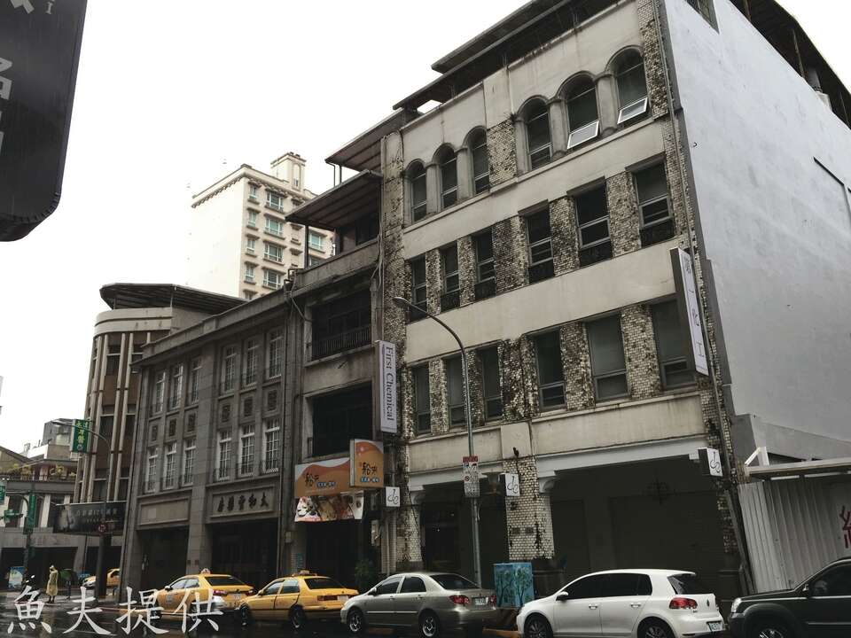張東隆商行為今之第一化工。隔壁太和堂藥房已列入古蹟保護