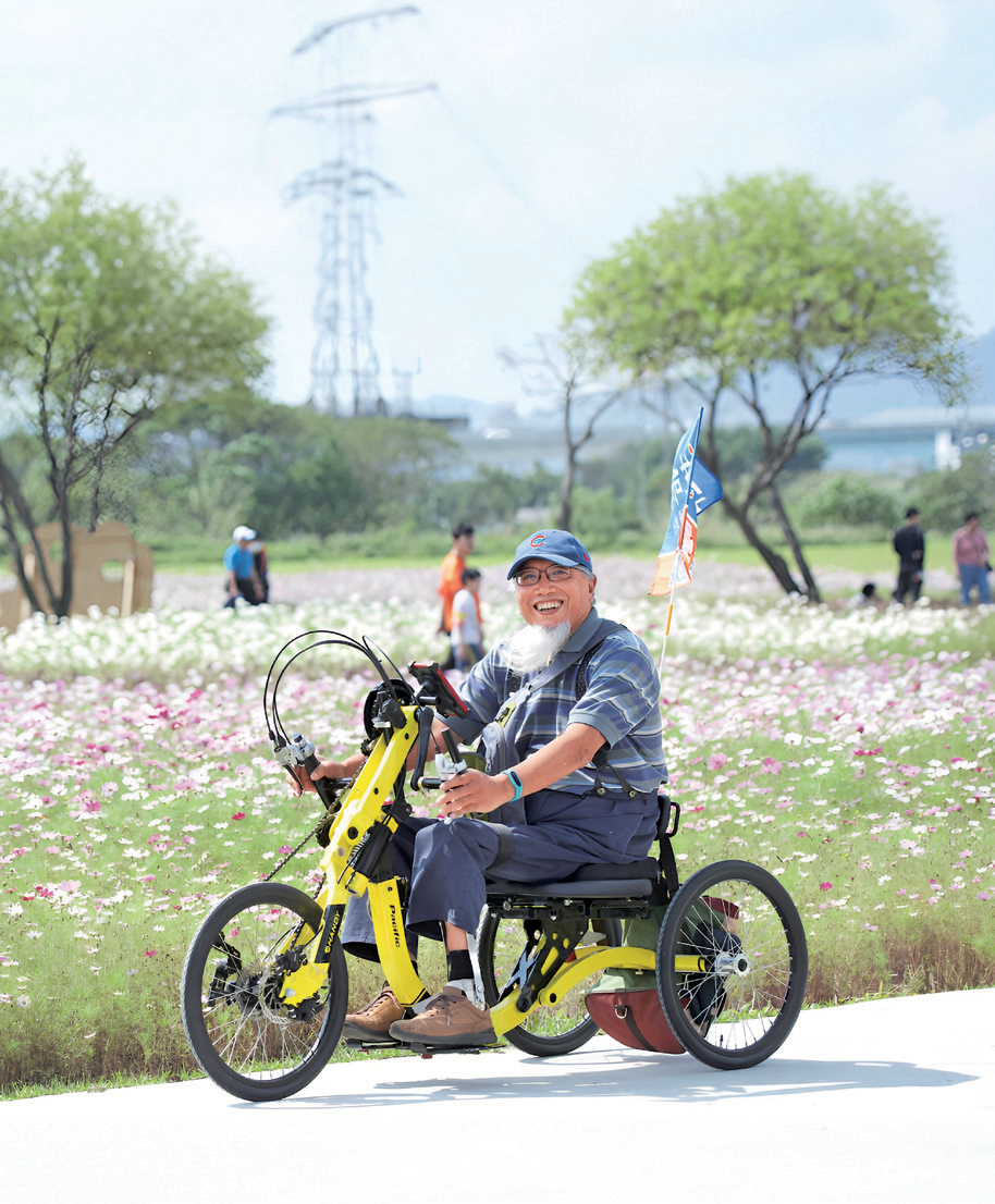 身障骑士骑乘手摇车享受运动的快乐。（图／太平洋自行车）