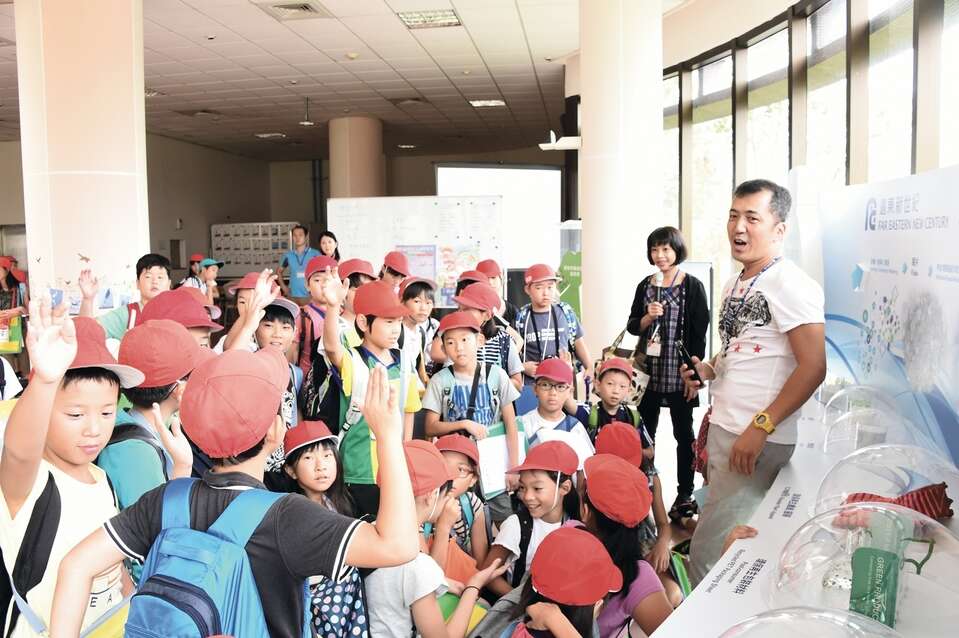 参加北投垃圾焚化厂的环境教育课程,可了解资源回收再生的过程 参加北投垃圾焚化厂的环境教育课程,可了解资源回收再生的过程